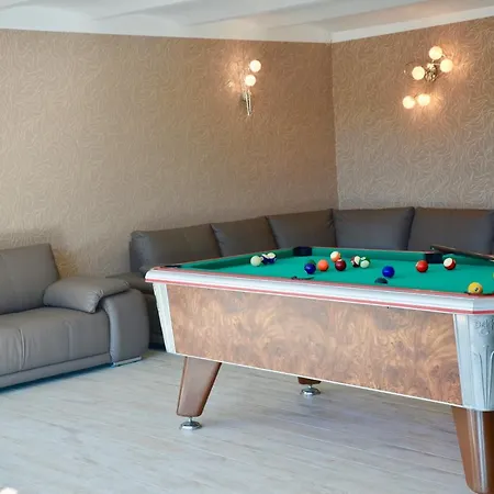 Chateau De Crawhez Propriete Luxueuse Avec Piscine Privee Gites-et-bien-etre *